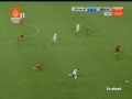 لاعب ام صلال يكل الكرة في وجه الحكم .. مضحك