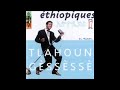 tlahoun g�ss�ss�, pour le public �thiopien, c'est la voix personnifi�e. plus encore que mahmoud ahmed, al�may�hu esh�t� ou mulatu astatq�, c'est l'ic�ne absolue et insurpassable de tout un pays. la puissance ph�nom�nale et inn�e de ses talents vocaux est au service de titres modernistes qui donnent une id�e du groove qui a domin� la sc�ne ethiopienne dans les ann�es 70. les arrangements, brillants et novateurs, sont de mulatu astatq�, (cf ethiopiques 4: �ethiojazz�), l'accompagnement est assur� par le � body guard band� ou �l'army band�. une fois encore, cet immense artiste d�montre qu'il faut reconsid�rer l'histoire g�n�rale des musiques modernes d'afrique � la lumi�re du gisement �thiopien.

to ethiopian audiences, tlahoun g�ss�ss� is the voice, even more so than mahmoud ahmed, al�may�hu esh�t� or mulatu astatq�. endowed with a phenomenal, innate vocal talent, he has been the asbsolute and unequalled icon for an entire country since the fifties, heading up the list of ethiopian discography. based around seven 'modernist' pieces arranged by the brilliant and innovative mulatu astatq� (ethiopiques 4: �ethiojazz�), these first ethiopiques devoted to talhoun g�ss�ss� also present ten other songs accompanied by musicians from the ethiopian institutional bands: the army band, the exhibition band, the police orchestra, the body guard band. another cd gathering together all his vynil recordings with the imperial body guard band is scheduled for upcoming ethiopiques...