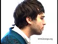 il est des sessions que l'on oublie, de celles que l'on visite de temps en temps, de celle que l'on �vite et il y a celles qui ne vous quittent pas. dans l'ordi, dans le mp3... de celles que l'on se repasse en boucle, l'�motion intacte comme un cadeau pr�cieux que l'on garde au fond de sa poche, toujours � port� de main... merz, the sleeping years ou encore aaron nous ont offert ces moments-l�.

aujourd'hui c'est chris garneau accompagn� de anna callner, enregistr� chez jean-charles versari (vous reconnaitrez le piano aux touches rouges). simplicit�, douceur et une �motion qui vous serre la gorge... depuis l'enregistrement de cette session il y a d�j� plusieurs semaines, les trois morceaux que nous a offerts chris garneau tournent en boucle, et son 