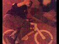 azuqueca pequeño en bici