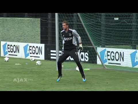 doelman - Op de training werd de doelmannen en vooral Maarten Stekelenburg flink op de proef gesteld, met wisselend succes.