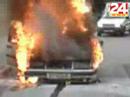 Vozač bespomoćno gledao kako mu gori automobil