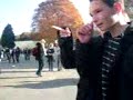 Antoine fait le bouddhiste et l'autiste