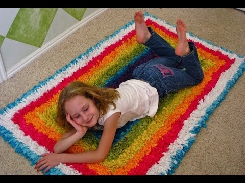 RUG - Create a fluffy textured rug with recycled sheets & T-shirts. Simple latch hook technique using a rug canvas. Make a bath mat or area rug. It takes some time...