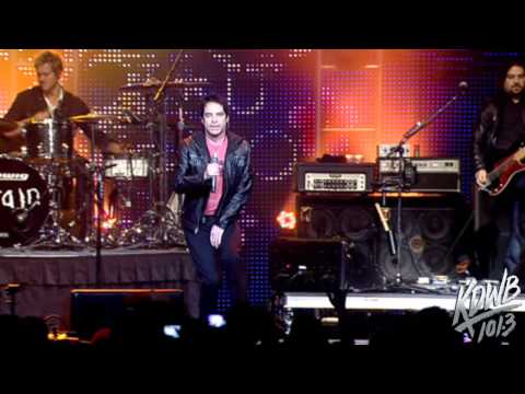 Performs '50 Ways to Say Goodbye' at KDWB's Jingle Ball 2012!