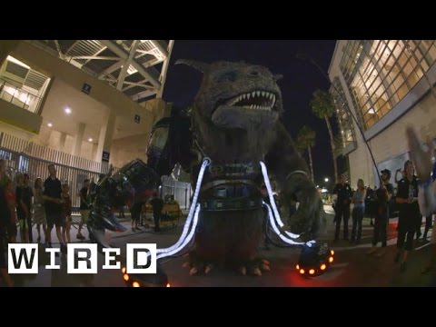 Alien Cop Car Invades San Diego Comic-Con 2014-WIRED
