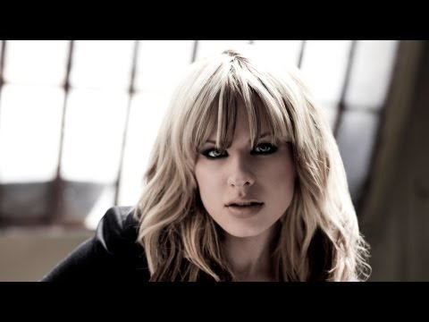 Screaming Guitars From A Hot Chick