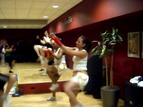 Bodycombat-42-LBウオーミングアップ