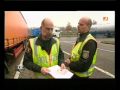 Altlaster und polnischer LKW Fahrer Old truck with a few defects Police stop trash truck