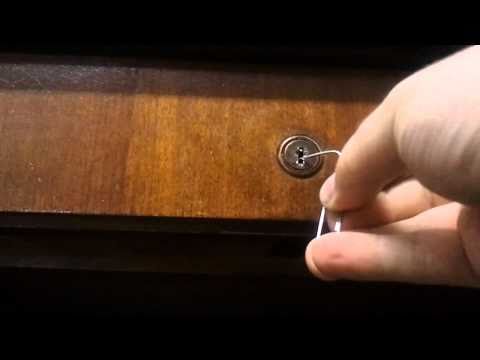 how to pick a door lock with a paperclip