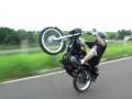 Empinando Falcon vs RD 2 Mais manobras de motos!!!