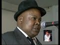 le sapelogue ben mukasha monama le mbouela createur du concept de la sapologie rend hommage au sapelogue rapha rapha l'artiste musicien attitr�.