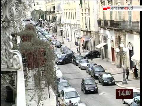 06.08.10 - Dopo l'omicidio di mercoledì di Michele Cipriano, un agguato e l'esplosione di una bomba martedì sera, siamo andati a vedere che aria si respira a Bitonto. L...