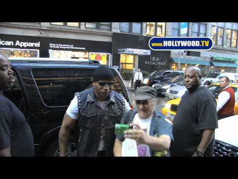 hollywoodtv - It's HOLLYWOOD.TV's CELEBRITY GPS, and hooray for the weekend! Today's episode features Milla Jovovich, LL Cool J, Britney Spears, Courtney Cox, Maria Shrive...