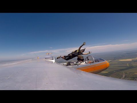 Прыжок с планера! ✈️⬇️ Skydiver Ejects From Glider!