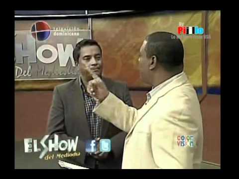 Periodista llama estupido a  Videos
