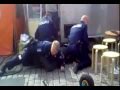 4 policiers contre un geant de 2m
