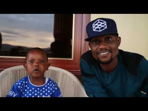 Mcheki dogo huyu akiimba kwa ufundi Muziki ya Darassa