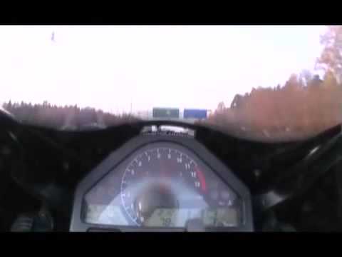 extreme driving - Drive's through traffic.