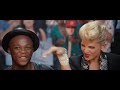 voici un extrait du film fatal sortit le 16 juin 2010 au cin�ma, cette sc�ne incontournable du superclash o� deux musiciens mythique viennent s'affronter dan...