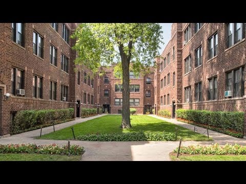 A Lakeview East 1-bedroom in a classic vintage courtyard A Lakeview East 1-bedroom in a classic vintage courtyard