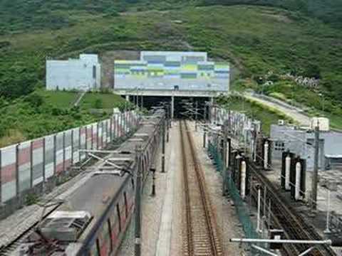 西鐵列車駛入大欖隧道