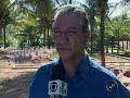 Dam�sio dan�ando com os flamingos