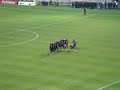a quelques secondes du coup denvoi de la rencontre psg-toulouse, le parc des princes plonge dans le silence. joueurs et supporters du psg rendent hommage � alexander marginal, disparu dans un accident de la circulation au retour du d�placement � marseille.

a loccasion de la r�ception de toulouse, le parc des princes a rendu hommage � lun de ses fid�les supporters disparu trois jours plus t�t dans un accident de la route, au retour de la victoire � marseille. � repose en paix alexander �, peut-on lire sur une banderole au pied de la tribune g des puissance paris, dont le jeune parisien de 19 ans �tait proche.

cest � cet endroit que le pr�sident charles villeneuve et le capitaine claude makelele d�posent une gerbe de fleurs en sa m�moire, avant que lensemble des joueurs se regroupent face � la tribune pour respecter une minute de silence et communier avec les 41 000 spectateurs du parc des princes. durant toute la rencontre, les joueurs ont �galement port� un brassard noir.

ce soir le parc des princes � chant� pour toi !

rip alex'