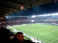 a quelques secondes du coup denvoi de la rencontre psg-toulouse, le parc des princes plonge dans le silence. joueurs et supporters du psg rendent hommage � alexander marginal, disparu dans un accident de la circulation au retour du d�placement � marseille.

a loccasion de la r�ception de toulouse, le parc des princes a rendu hommage � lun de ses fid�les supporters disparu trois jours plus t�t dans un accident de la route, au retour de la victoire � marseille. � repose en paix alexander �, peut-on lire sur une banderole au pied de la tribune g des puissance paris, dont le jeune parisien de 19 ans �tait proche.

cest � cet endroit que le pr�sident charles villeneuve et le capitaine claude makelele d�posent une gerbe de fleurs en sa m�moire, avant que lensemble des joueurs se regroupent face � la tribune pour respecter une minute de silence et communier avec les 41 000 spectateurs du parc des princes. durant toute la rencontre, les joueurs ont �galement port� un brassard noir.

ce soir le parc des princes � chant� pour toi !

rip alex'