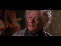 hook es una aventura grandiosa a partir de la magia de steven spielberg. protagonizada por robin williams como peter pan adulto y dustin hoffman como el capit�n hook. a la diversi�n se suman julia roberts como tinkerbell, bob hoskins como el pirata smee y maggie smith como la abuela wendy darling, quien debe convencer al abogado de mediana edad, peter banning, de que fue el legendario peter pan. cuando �l parte a neverland para salvar a sus dos hijos de.