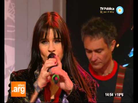 Fabiana - Homenajeamos a la gran voz femenina del rock nacional, Fabiana Cantilo. Recorremos su trayectoria en la música: los años ochenta, el grupo de rock teatral la...