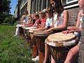 Djembe spelen afrikadag voorschoten