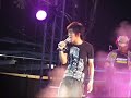 Tol AF4 was playing live concert @ Bangkok Songkran Music Festival, Paragon on 13-04-2008ช่วงชีวิตที่เคยรักใคร ไม่เคยล้อเล่นกับหัวใจ แต่ว่าทุกคน เข้ามาคบกัน ไม่นานเขาก็ไป แต่ละครั้งก็คอยทุ่มเท แต่สุดท้ายก็ยังเสียใจ เจ็บจนคุ้นเคย แต่ไม่ชอบเลย ที่ต้องไม่เหลือใคร ดั่งฟ้า จะแค่เพียงต้องการแกล้งกัน ให้ฉัน ต้องพบเจอแต่เจ็บความช้ำใจ จนไม่รู้ว่า รักแท้หน้าตาเป็นเช่นไร ก็ยังไม่พบเจอใคร ที่รักกันจริงสักที จะมีไหมซักคน มาเปลี่ยนชีวิตของฉัน เธอคือใคร ที่จะรักจริง ไม่ทอดทิ้งกัน อยากจะรู้ จะมีไหมซักใจ จะได้เจอเธอ อยากรู้เธอคือใคร ที่จะเป็นรักสุดท้าย ของฉันจริงๆสักที อยากจะพบสักคนที่เข้าใจ ไม่ต้องพร้อมต้องดีมากมาย อาจจะเถียงกัน อาจทะเลาะกัน เขายังไม่ไปไหน อยากจะพบสักใจที่เข้ากัน อยู่กับฉันรักกันเรื่อยไป อยากให้แวะมา ฝากแค่น้ำตา ให้ค้างคาในหัวใจ ดั่งฟ้า จะแค่เพียงต้องการแกล้งกัน ให้ฉัน ต้องพบเจอแต่เจ็บความช้ำใจ จนไม่รู้ว่า รักแท้หน้าตาเป็นเช่นไร ก็ยังไม่พบเจอใคร ที่รักกันจริงสักที จะมีไหมซักคน มาเปลี่ยนชีวิตของฉัน เธอคือใคร ที่จะรักจริง ไม่ทอดทิ้งกัน อยากจะรู้ จะมีไหมซักใจ จะได้เจอเธอ อยากรู้เธอคือใคร ที่จะเป็นรักสุดท้าย ของฉันจริงๆสักที ไม่รู้จะเจอเมื่อไหร่ ก็เฝ้าแต่ถาม ก็ได้แต่ถามจากฟ้า จะมีไหมซักคน มาเปลี่ยนชีวิตของฉัน เธอคือใคร ที่จะรักจริง ไม่ทอดทิ้งกัน อยากจะรู้ จะมีไหมซักใจ จะได้เจอเธอ อยากรู้เธอคือใคร ที่จะเป็นรักสุดท้าย ของฉันจริงๆสักทีVDO Clip Credit: BatBanana@Pantip.com