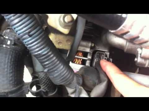 how to replace the alternator on 2003 nissan altima 3.5L / alternatoe replacement