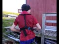 Tom f�r ei b�tte vann i hodet