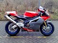 aprilia rsv with the g-iii leo vince in jst put on.