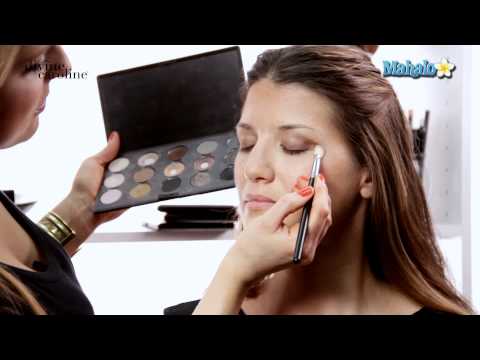 how to decide what color eyeshadow to wear
