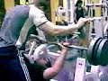 45 kilos de cada lado + 20 klos de barra HACE VOS LA JUENTA NO JODAS
