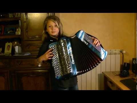 accordeon - C'est moi Karene Neuville j'ai 11ans et je vous joue le petit vin blanc.....