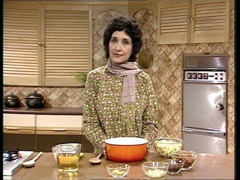 Jaffrey - Madhur Jaffrey gives a step by step demonstration of how to make Indian Fruit Chutney. Click here to see the full programme! http://bit.ly/12ThZMI Watch more...