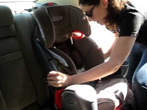 how to fasten rear facing car seat