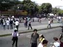 Motorizados chavistas violentan marcha a defensoria -parte2