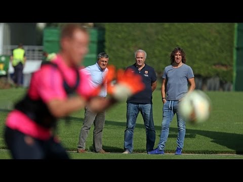 Training session (03/09/2014). Puyol visits training