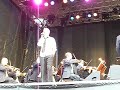 peter johansson sjunger who wants to live forever tillsammans med symfoniorkestern i vasaparken norrk�ping 080821. matilda hansson k�rar. usel bildkvalitet men njut av s�ngen och musiken.