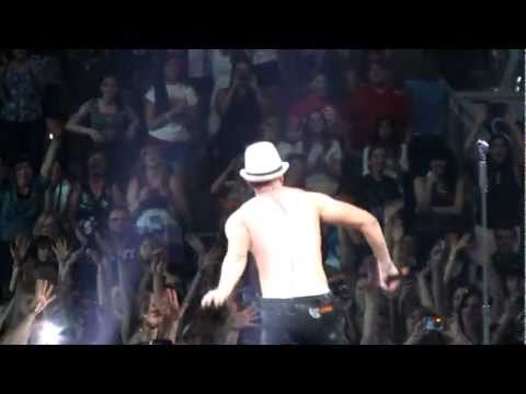 CarlitoPucl - Donnie Wahlberg sings Cover Girl shirtless, with the rest of the New Kids on the Block. A. J. McLean, Howie Dorough, Brian Littrell, Nick Carter with Jordan ...