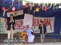 http://www.algam3a.comالجزء الخامس( اسكتش دستور يا اسيدنا و شحبور 2)مهرجان فني ساخر ينتقد التعديلات الدستورية بجامعة حلوان (إخوان أون لاين - 28/03/2007 كتب- هاشم أمين)نظَّم طلاب الإخوان  ... all » المسلمين بجامعة حلوان أمس الثلاثاء 28 مارس المهرجان الفني التاسع أمام المكتبة المركزية بالجامعة وسط حشْدٍ يزيد عن 5 آلاف طالب وطالبة.وحمل المهرجان هذا العام- والذي جاء عقب الاستفتاء على التعديلات الدستورية مباشرةً- عنوان: (لا لتشويه الدستور)، وتضمَّن المهرجان اسكتشات وعروضًا مسرحيةً وأناشيد تناولت التعديلات الدستورية والمواد سيئة السمعة فيها.وقال عبد العزيز مجاهد- أحد منظِّمي المؤتمر لـ(إخوان أون لاين)-: إن المهرجان الفني ينتظره الطلاب كل سنة بشغَفٍ شديدٍ، وهو مستمرٌّ منذ تسع سنوات بفضل الله، وقد جاء هذا العام ليواكب الأحداث الجارية، من تعديلات دستورية.. وتضييق.. وتدخلات الأمن في الحركة الطلابية!!وأوضح مجاهد أن الفن وسيلةٌ متجددةٌ نستطيع أن نوصل بها فكرتنا بطريقة جيدة، وهو وسيلةُ اعتراضٍ مختلفةٍ عما اعتدناه من مظاهراتٍ ومسيراتٍ، كما أنه يُخرج لنا مواهبَ وكوادرَ فنيةً متميزةً، كل ذلك يتم بمجهود طلابي بحت. وذكر مجاهد أن تنظيم المؤتمر تعرَّض لتضييقات كثيرة، وقد أرسلت إدارة الجامعة بعض الموظفين الذين يحملون كاميرات فيديو لتصوير المهرجان والطلاب المنظِّمين، ولكننا قمنا بمنعهم من هذا الأمر؛ لئلا يُساء استغلال هذه الصور من جانب إدارة الجامعة، كما حدث مع طلاب جامعة الأزهر.http://www.ikhwanonline.com/Article.asp?ID=27325&SectionID=107