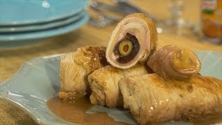 Recheie as ameixas com as azeitonas.