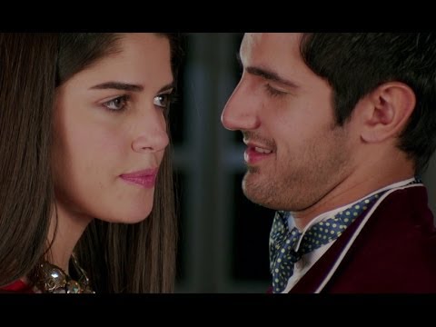 Aditya Seal forcefully tries to kiss Izabelle Leite - Purani Jeans