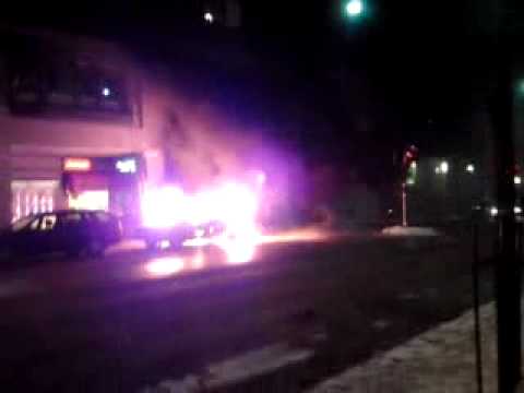 Un muerto tras dos explosiones de autos en el centro de Estocolmo