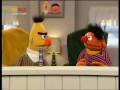 Sesamstrasse - Ernie & Bert - Kronkorken stapeln